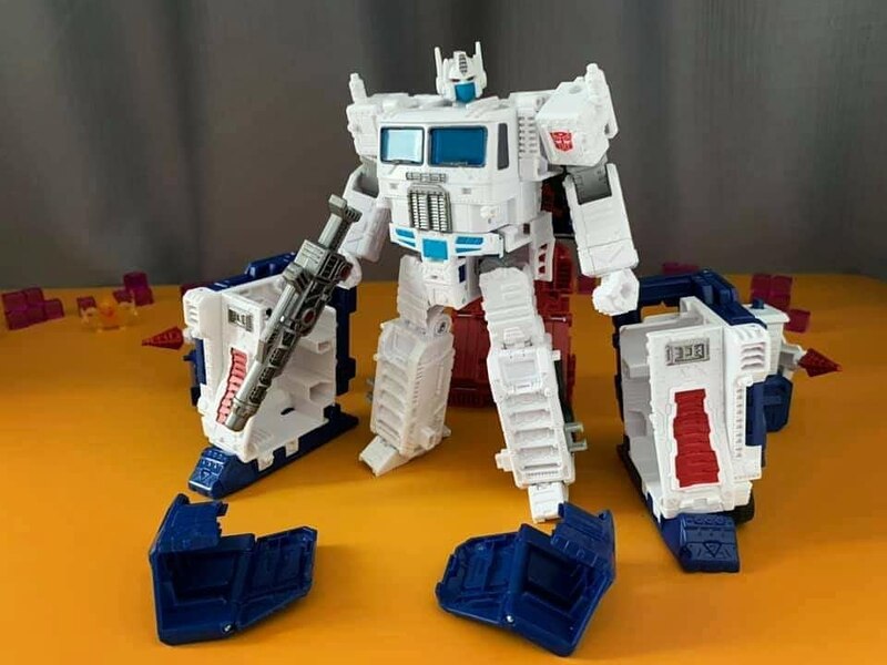 Transformers WFC Kingdom Ultra Magnus In Hand Images  (3 of 11)